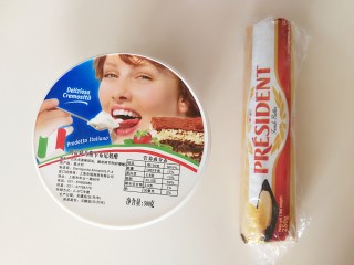 1、提拉米苏曲奇饼干,马斯卡彭和黄油提前从冰箱拿出来回温