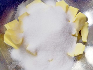 7、提拉米苏曲奇饼干,加入细砂糖和盐(可选)