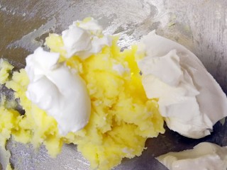 9、提拉米苏曲奇饼干,加入马斯卡彭芝士