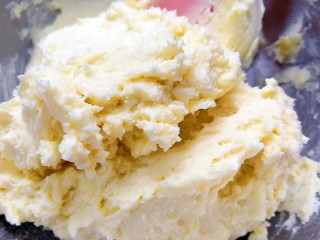 16、提拉米苏曲奇饼干,最后是无干粉状态就可以了