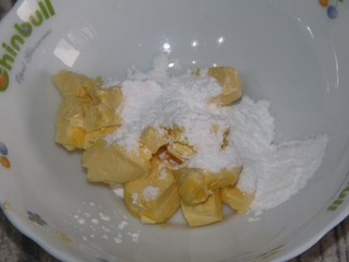 9、黄油原味曲奇,黄油和糖粉混合