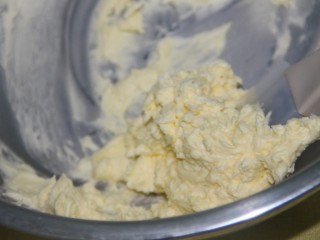 12、黄油原味曲奇,继续打发