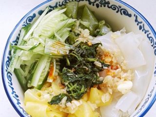 11、自做快手彩色凉皮,成品。拌匀开吃。。。