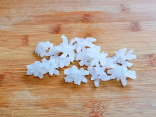 4、黑椒牛肉披萨,鱿鱼花切片，不放也可以，我就地取材。