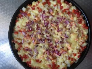 13、#宝宝辅食#三文鱼银鱼杂蔬馒头披萨,上下火160度，15分钟，大家根据自己家烤箱的情况而定。