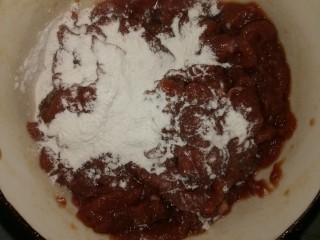 4、炒牛肉,加少量生粉