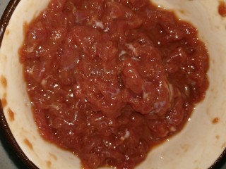 5、炒牛肉,拌匀腌制片刻备用