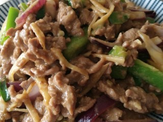 12、炒牛肉,盛出装盘