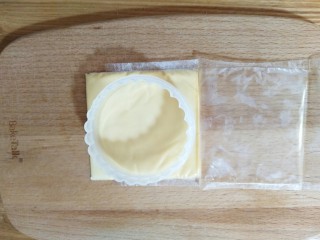 7、卡通瓢虫三明治,芝士片用模具切成圆形