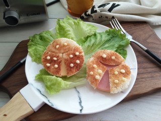 18、卡通瓢虫三明治,可爱的瓢虫三明治