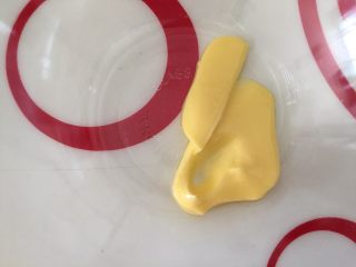 3、早餐抹茶香脆豆,黄油软化至手轻轻按下去能按出坑来的就行了