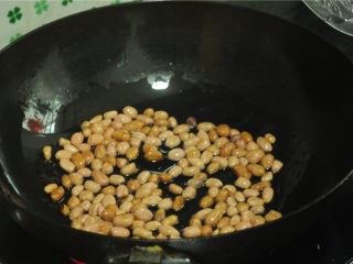 7、凉拌菜,花生米用少许油炸香