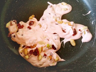 10、草莓味雪花酥,搅拌翻拌都可以只要均匀