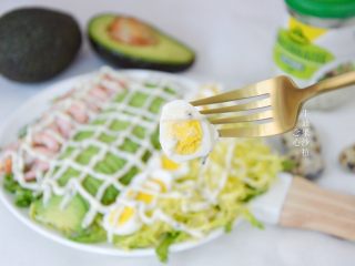 16、牛油果轻食沙拉,成品图