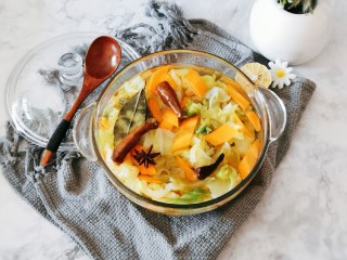 16、自制泡菜,第二天，上下翻拌均匀，有两天就可以吃了。