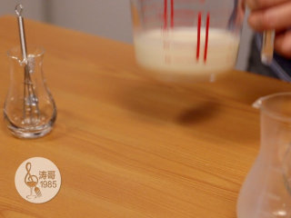 16、这些美爆了的3D果冻花居然是用吸管做的,再放进微波炉里加热一分钟