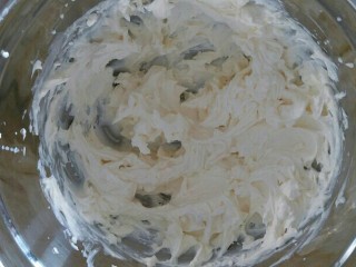 7、提拉米苏（六寸）,马斯卡彭用电动打蛋器打至顺滑，不要打过了哦，我打了大约12圈的样子