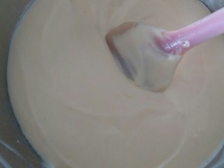 11、提拉米苏（六寸）,打发的淡奶油和奶酪糊一起翻拌均匀，芝士糊就做好了