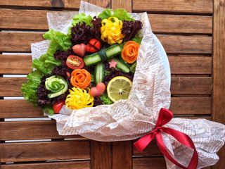 28、沙拉花束,把花花们全部摆上去，系上丝带就OK啦～祝大家甜甜蜜蜜哟❤️