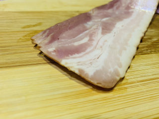 1、培根火腿披萨,培根待用