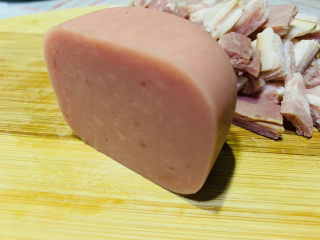 3、培根火腿披萨,火腿待用