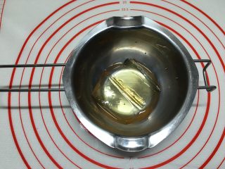 2、零基础酸奶慕斯杯,水比较少，吉利丁片剪小点再泡15分钟左右