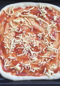 10、夏威夷披萨,薄薄地洒一层芝士。