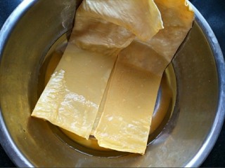 4、豆皮鲜蔬千层,再泡了另一半。