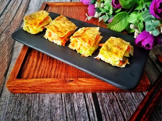 13、豆皮鲜蔬千层,切块，摆盘。