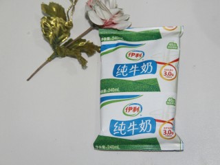 2、红豆蓉黑枣羹,纯牛奶150g