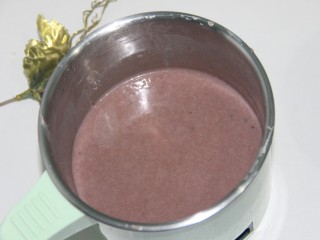 7、红豆蓉黑枣羹,如图，晾凉待用