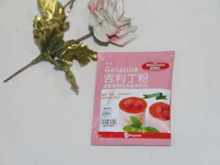 8、红豆蓉黑枣羹,准备吉利丁粉10g