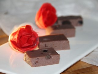 17、红豆蓉黑枣羹,切块可以食用了