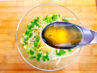 13、健康饮食之清清爽爽小葱虾皮拌茭白,加一勺香油！