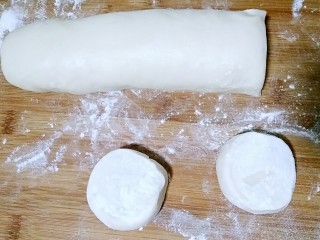 4、花边馅饼,醒好的面切大小合适的面剂