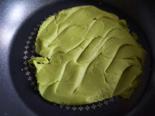 7、花式绿豆糕,炒到抱团不粘铲子，就可以了。