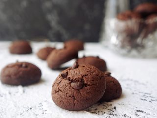 10、巧克力豆软曲奇,巧克力味道超级浓郁的饼干就做好了