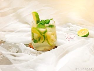 10、水蜜桃青柠薄荷苏打 夏日的小清新,这一杯招待朋友都拿得出手的饮料，你学会了没呢？！