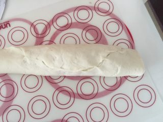11、早餐麻酱核桃层层蒸糕,卷起，收一下口