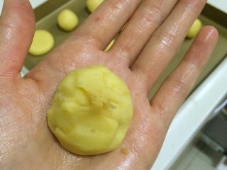 10、肉松饼干,然后收好口。