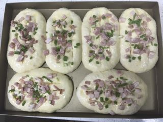 17、香葱培根芝士面包（咸香味）,撒香葱碎