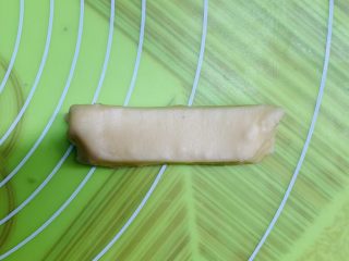 38、芝心土豆泥素菜披萨,头尾多余皮去掉。