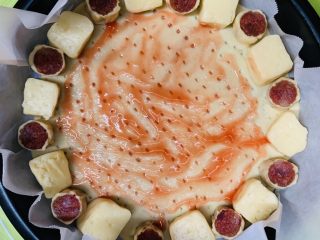 46、芝心土豆泥素菜披萨,刷一层薄薄的番茄酱。