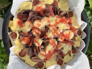 53、芝心土豆泥素菜披萨,放入底层200℃烤20分钟。