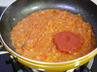 6、黑椒牛肉披萨,加入锅中翻炒均匀