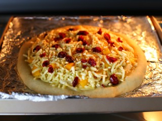 12、香蕉芒果披萨——九寸,放进烤箱继续烤约十分钟左右，待芝士融化即可