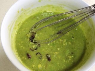 7、牛油果玛芬蛋糕,继续搅拌均匀。