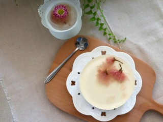 17、樱花芝士慕斯,这款恋爱系的樱花芝士慕斯就完成了。