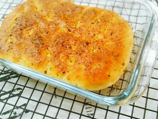 16、佛卡恰面包,金黄的饼面是不是特别诱人