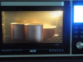 9、fiuff棉花糖淋面蛋糕,放入烤箱，150度烤1个小时